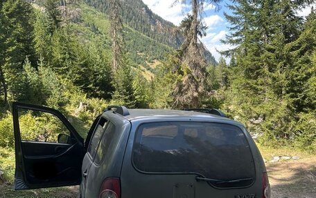 Chevrolet Niva I рестайлинг, 2006 год, 300 000 рублей, 3 фотография