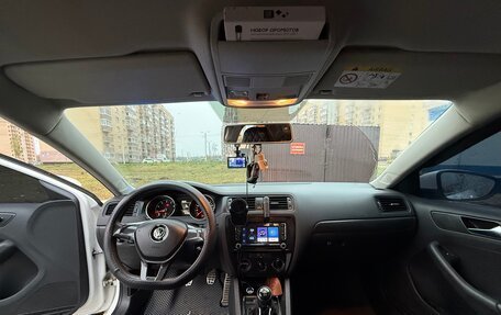 Volkswagen Jetta VI, 2015 год, 990 000 рублей, 11 фотография