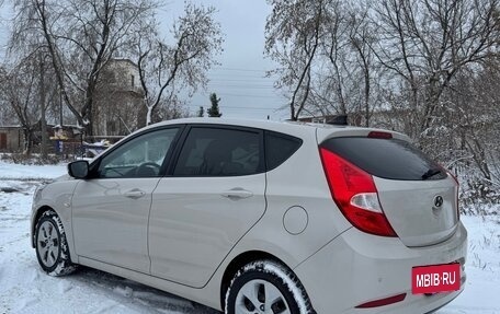 Hyundai Solaris II рестайлинг, 2015 год, 1 100 000 рублей, 3 фотография