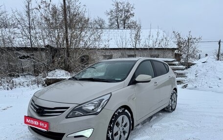 Hyundai Solaris II рестайлинг, 2015 год, 1 100 000 рублей, 2 фотография