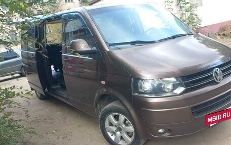 Volkswagen Caravelle T5, 2010 год, 1 980 000 рублей, 3 фотография