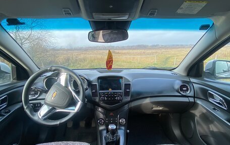 Chevrolet Cruze II, 2010 год, 680 000 рублей, 8 фотография