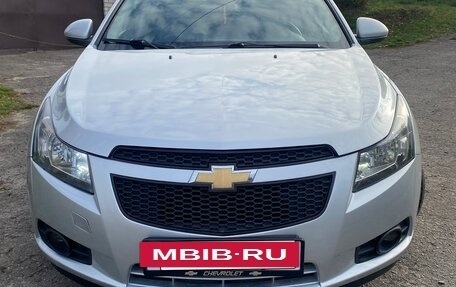 Chevrolet Cruze II, 2010 год, 680 000 рублей, 2 фотография