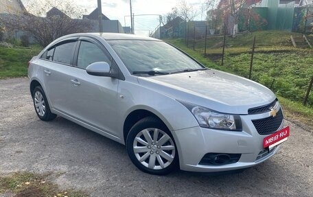 Chevrolet Cruze II, 2010 год, 680 000 рублей, 3 фотография