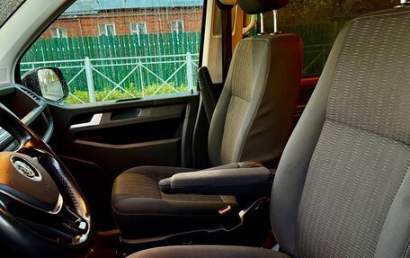 Volkswagen Caravelle T6 рестайлинг, 2017 год, 2 880 000 рублей, 15 фотография