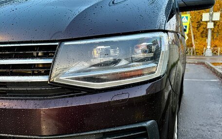 Volkswagen Caravelle T6 рестайлинг, 2017 год, 2 880 000 рублей, 19 фотография