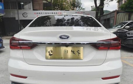 Ford Escort, 2021 год, 1 000 000 рублей, 5 фотография