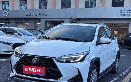 Toyota Yaris XP150 рестайлинг, 2022 год, 1 200 000 рублей, 1 фотография