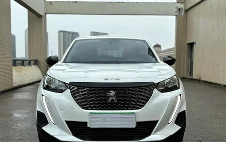 Peugeot 2008 II, 2021 год, 1 210 000 рублей, 2 фотография