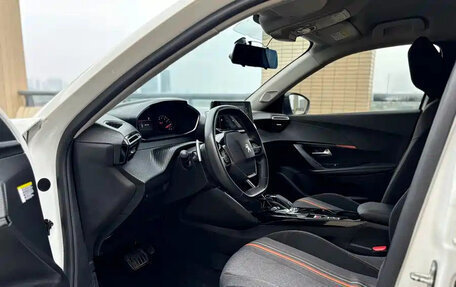 Peugeot 2008 II, 2021 год, 1 210 000 рублей, 5 фотография