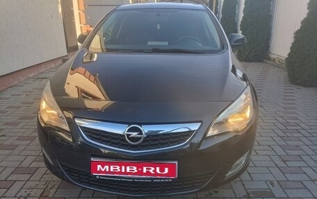 Opel Astra J, 2011 год, 735 000 рублей, 1 фотография