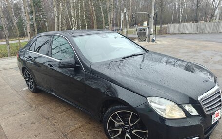 Mercedes-Benz E-Класс, 2011 год, 930 000 рублей, 1 фотография