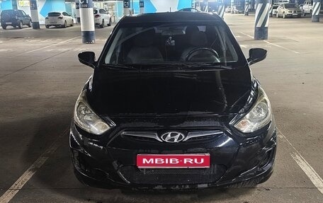 Hyundai Solaris II рестайлинг, 2013 год, 500 000 рублей, 1 фотография