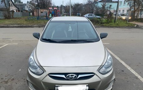 Hyundai Solaris II рестайлинг, 2011 год, 470 000 рублей, 1 фотография