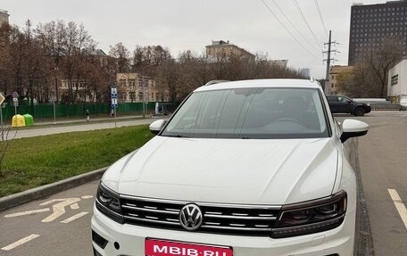 Volkswagen Tiguan II, 2018 год, 3 050 000 рублей, 1 фотография