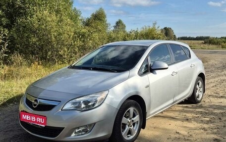 Opel Astra J, 2011 год, 750 000 рублей, 1 фотография