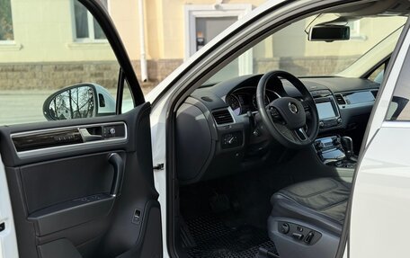 Volkswagen Touareg III, 2015 год, 2 750 000 рублей, 13 фотография