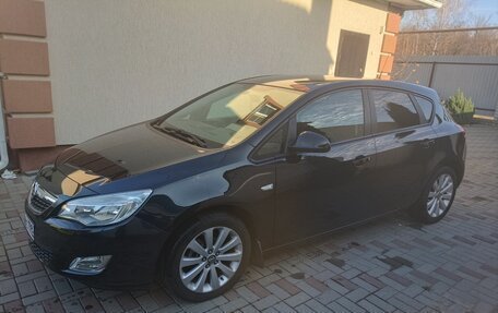 Opel Astra J, 2011 год, 735 000 рублей, 2 фотография
