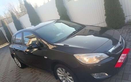 Opel Astra J, 2011 год, 735 000 рублей, 3 фотография