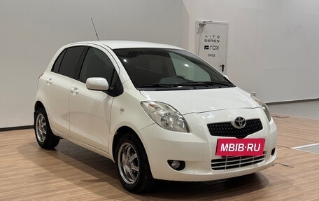 Toyota Yaris III рестайлинг, 2007 год, 630 000 рублей, 3 фотография
