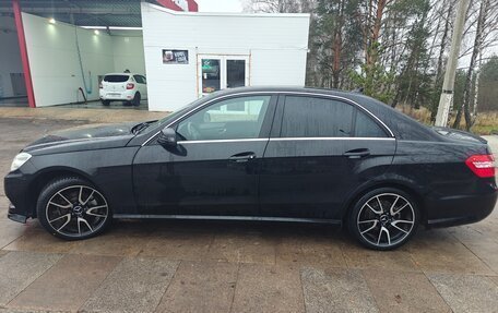 Mercedes-Benz E-Класс, 2011 год, 930 000 рублей, 4 фотография