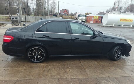 Mercedes-Benz E-Класс, 2011 год, 930 000 рублей, 5 фотография