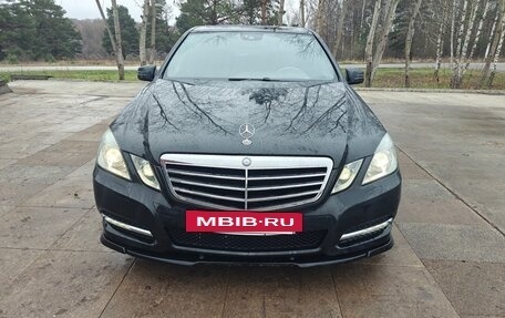 Mercedes-Benz E-Класс, 2011 год, 930 000 рублей, 3 фотография