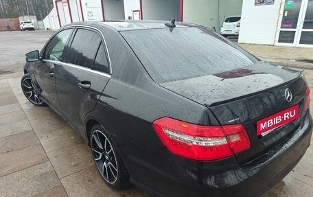 Mercedes-Benz E-Класс, 2011 год, 930 000 рублей, 8 фотография