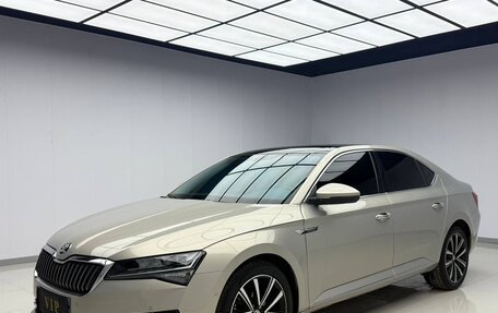 Skoda Superb III рестайлинг, 2022 год, 2 161 000 рублей, 2 фотография