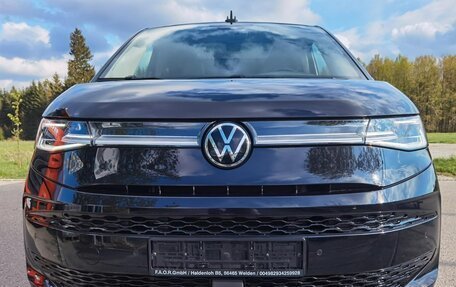 Volkswagen Multivan, 2022 год, 6 600 000 рублей, 3 фотография