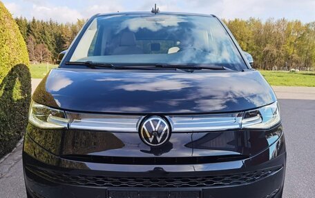 Volkswagen Multivan, 2022 год, 6 600 000 рублей, 2 фотография