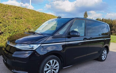 Volkswagen Multivan, 2022 год, 6 600 000 рублей, 5 фотография