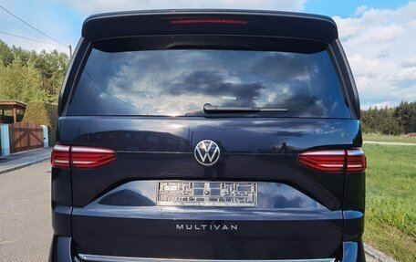 Volkswagen Multivan, 2022 год, 6 600 000 рублей, 9 фотография