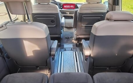 Volkswagen Multivan, 2022 год, 6 600 000 рублей, 26 фотография