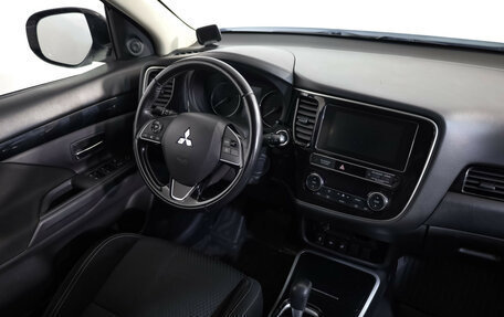 Mitsubishi Outlander III рестайлинг 3, 2019 год, 1 999 000 рублей, 7 фотография