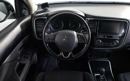 Mitsubishi Outlander III рестайлинг 3, 2019 год, 1 999 000 рублей, 9 фотография