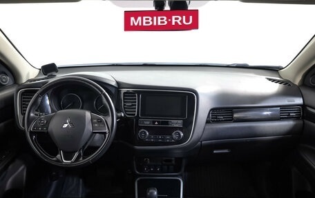 Mitsubishi Outlander III рестайлинг 3, 2019 год, 1 999 000 рублей, 8 фотография