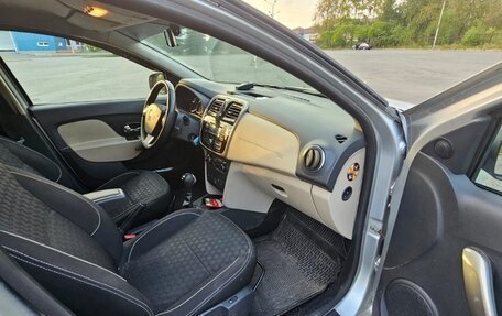 Renault Logan II, 2016 год, 760 000 рублей, 7 фотография