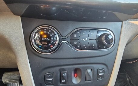 Renault Logan II, 2016 год, 760 000 рублей, 15 фотография