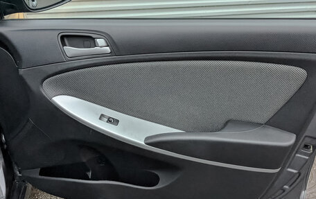 Hyundai Solaris II рестайлинг, 2013 год, 995 000 рублей, 24 фотография