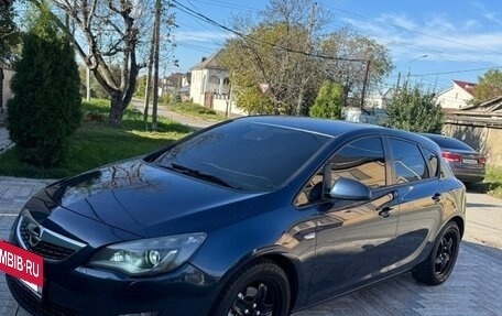 Opel Astra J, 2011 год, 650 000 рублей, 2 фотография