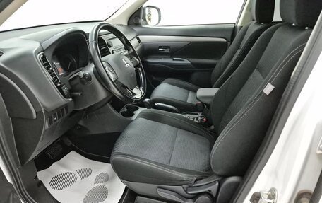 Mitsubishi Outlander III рестайлинг 3, 2016 год, 1 740 000 рублей, 9 фотография