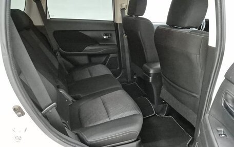 Mitsubishi Outlander III рестайлинг 3, 2016 год, 1 740 000 рублей, 15 фотография