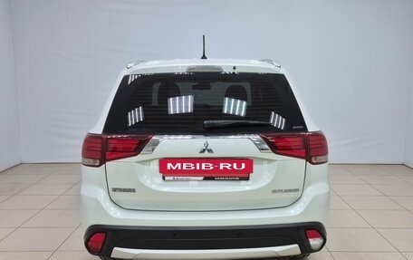 Mitsubishi Outlander III рестайлинг 3, 2016 год, 1 740 000 рублей, 5 фотография