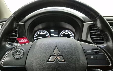 Mitsubishi Outlander III рестайлинг 3, 2016 год, 1 740 000 рублей, 21 фотография