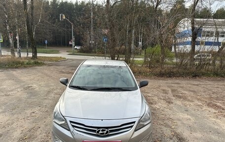 Hyundai Solaris II рестайлинг, 2015 год, 620 000 рублей, 1 фотография