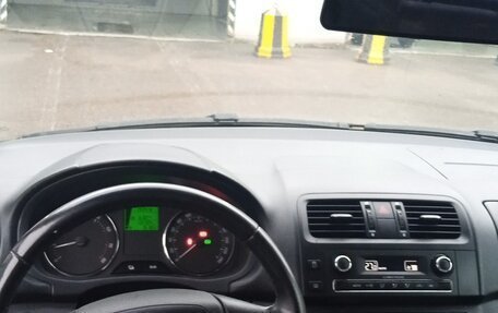 Skoda Fabia II, 2011 год, 720 000 рублей, 4 фотография