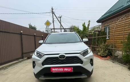 Toyota RAV4, 2020 год, 2 950 000 рублей, 3 фотография