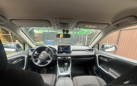 Toyota RAV4, 2020 год, 2 950 000 рублей, 11 фотография