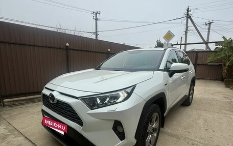 Toyota RAV4, 2020 год, 2 950 000 рублей, 4 фотография